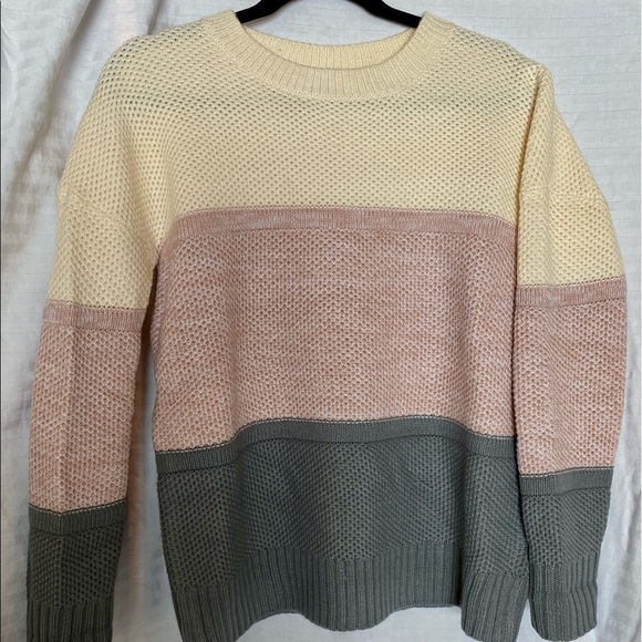 Women’s Color-block Sweater - Picture 1 of 2
